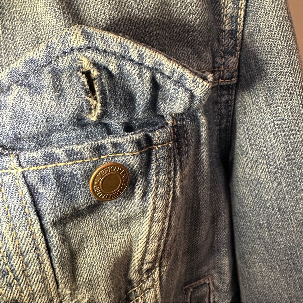 🌹VINTAGE American Eagle Outfitters • Cool Classic Light Blue Jean Jacket - Picture 9 of 14